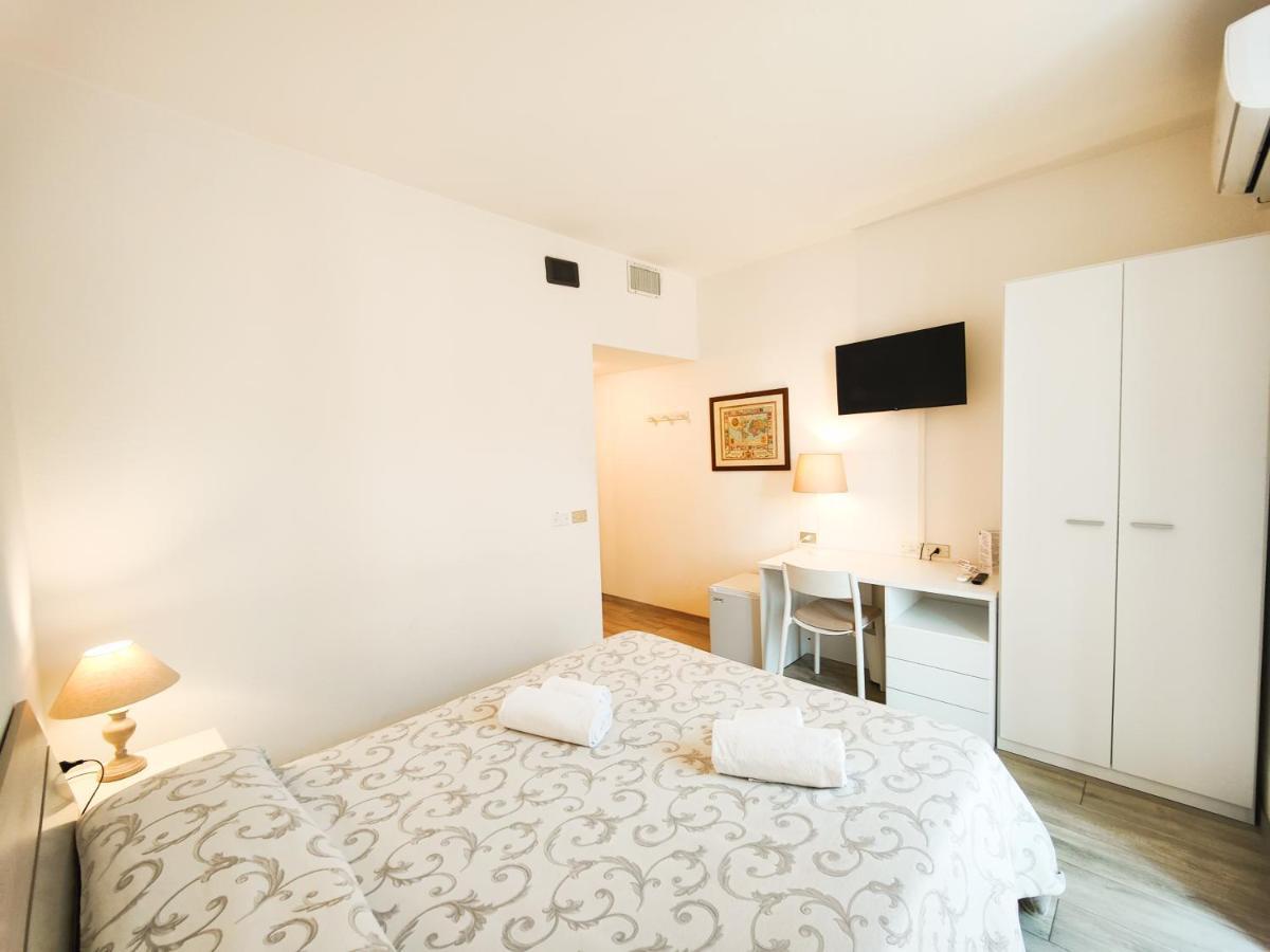 Albergo B&B Tenesi مانربا ديل جاردا المظهر الخارجي الصورة