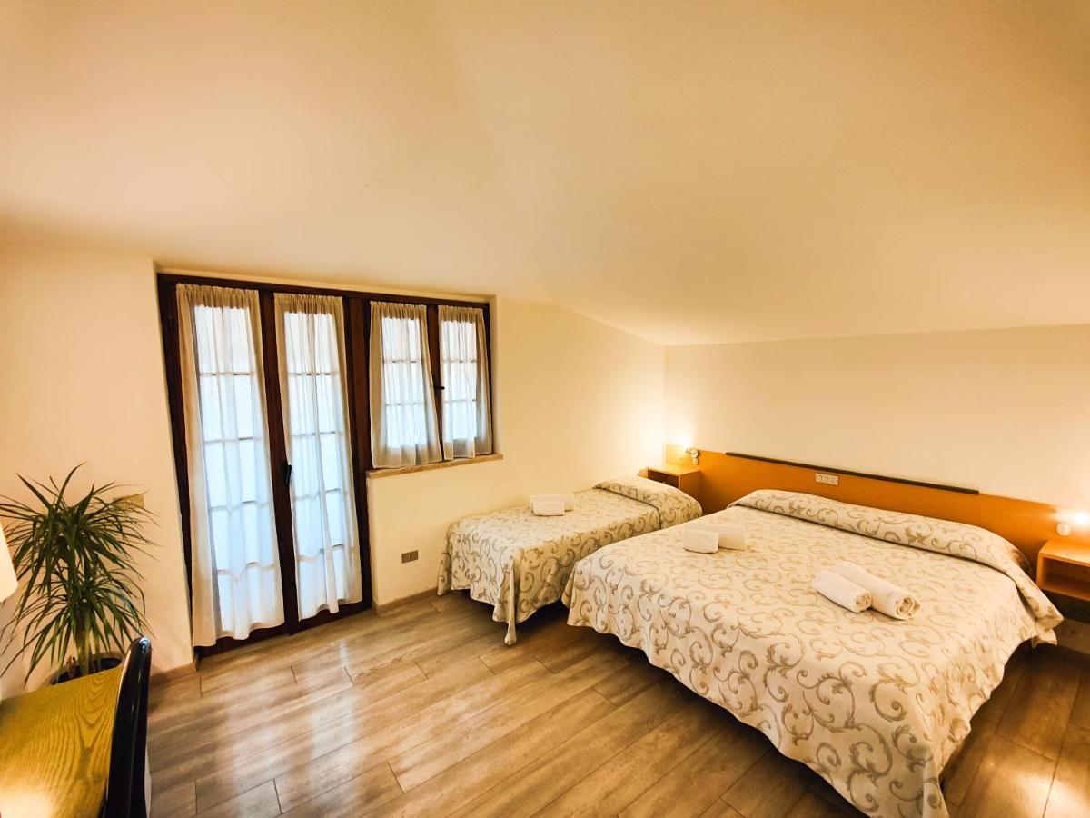 Albergo B&B Tenesi مانربا ديل جاردا المظهر الخارجي الصورة