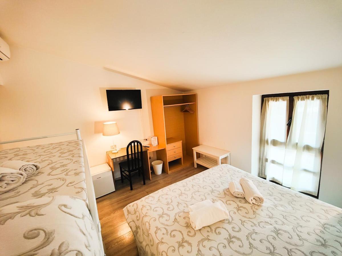 Albergo B&B Tenesi مانربا ديل جاردا المظهر الخارجي الصورة