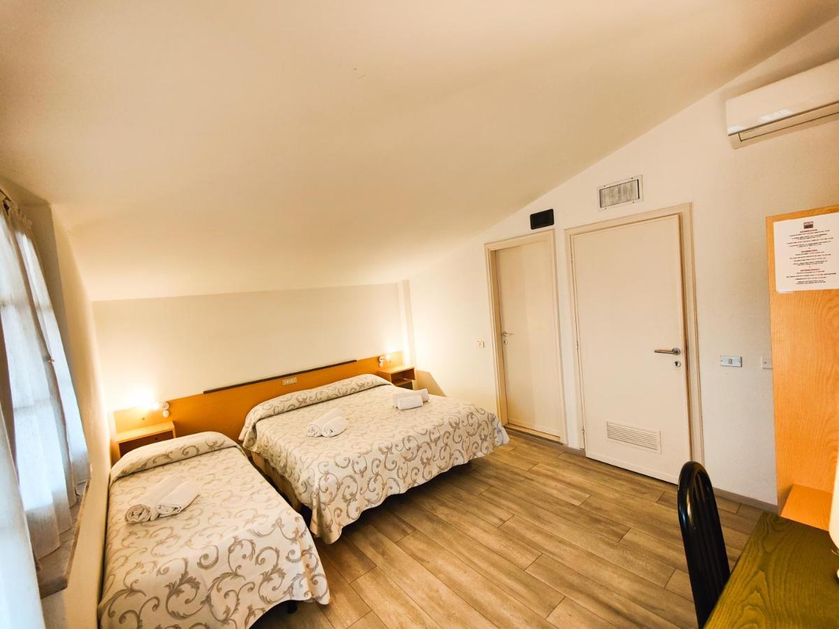 Albergo B&B Tenesi مانربا ديل جاردا المظهر الخارجي الصورة