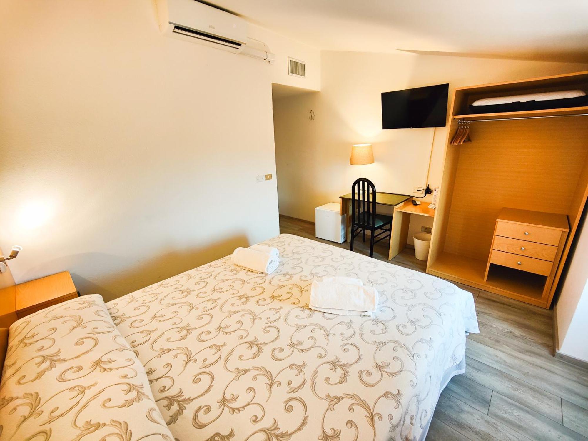 Albergo B&B Tenesi مانربا ديل جاردا المظهر الخارجي الصورة