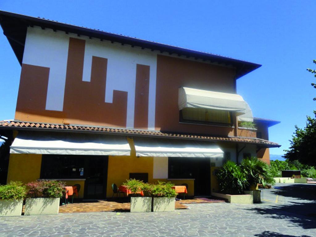 Albergo B&B Tenesi مانربا ديل جاردا الغرفة الصورة